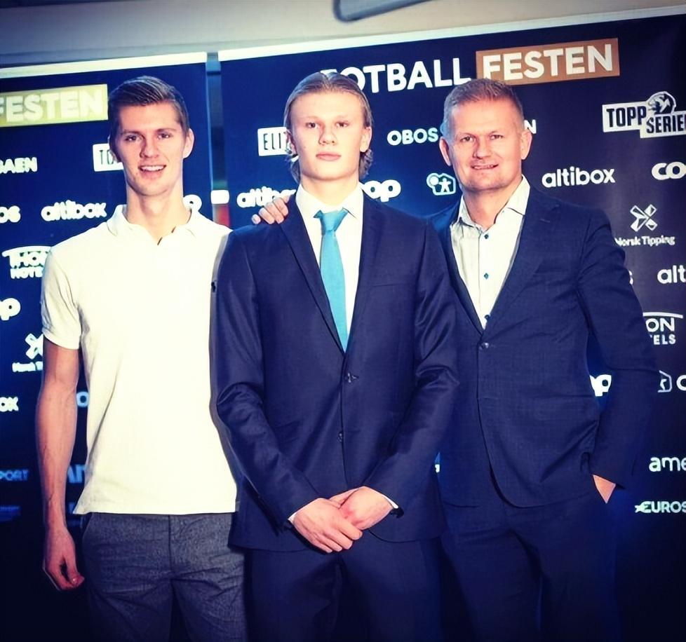 Hanwha Life Esports 晋级 LCK Cup 2025 季后赛第二轮，击败了 T1 。