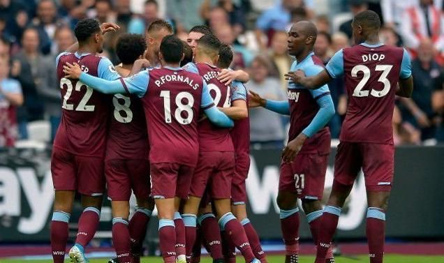 边后卫内收 边后卫内收